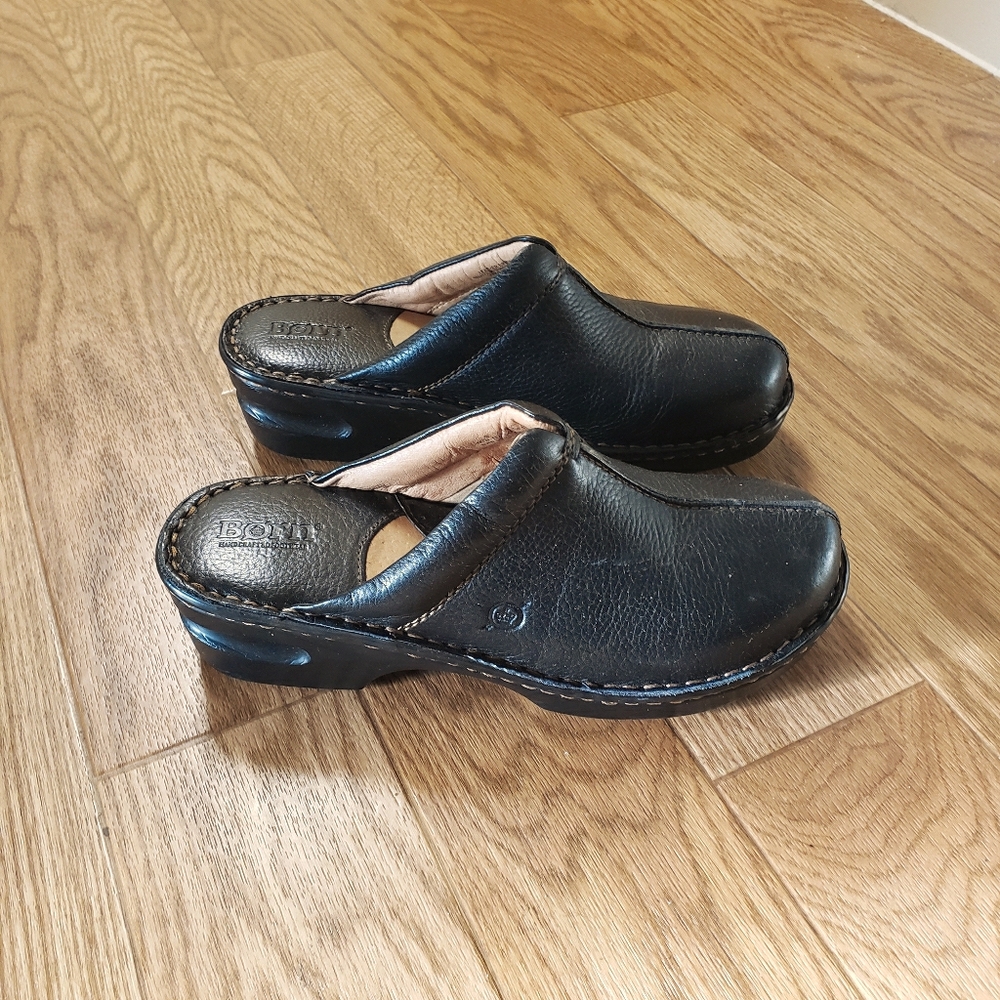 Born 👣 Black Leather Clogs